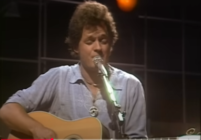 Harry Chapin sings Cats in the Cradle