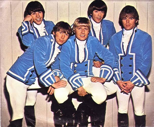 Paul Revere & The Raiders – Kicks